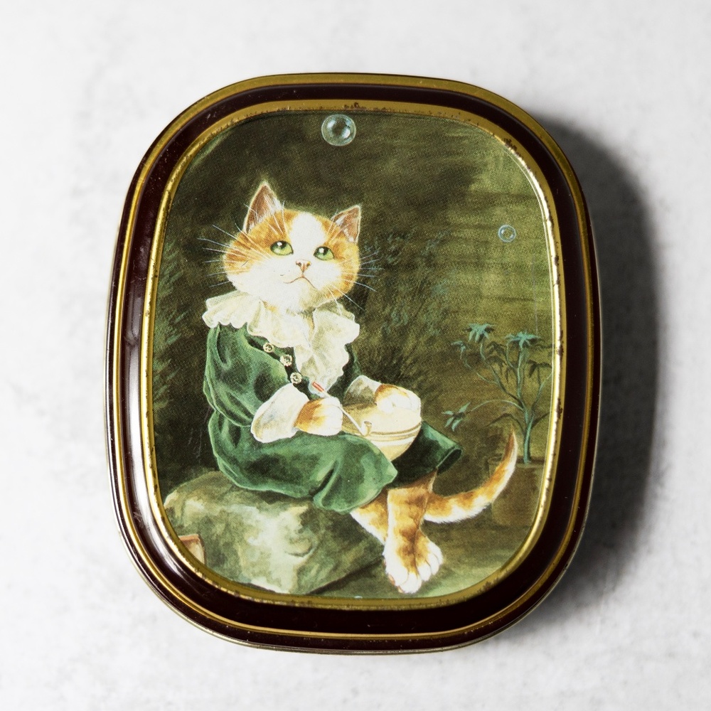 Bentley's of London Cats Gallery Bubbles fruit bonbons vintage tin 1990 5x4.25"